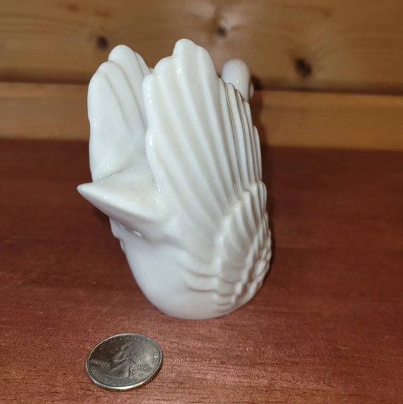 Vintage Salt or Pepper Shaker Floating White Swan with Red Basal Knob Porcelain - Picture 11 of 12